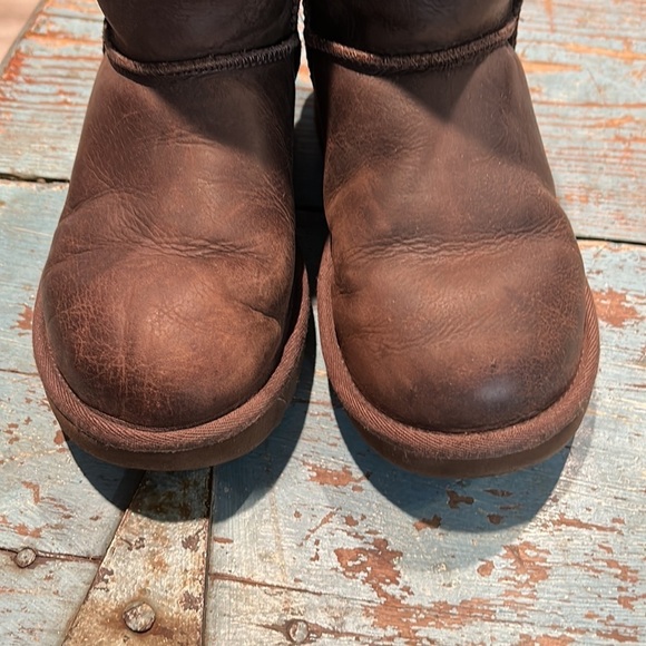Ugg Classic Short Leather Boots Brownstone size 6 - Picture 3 of 5